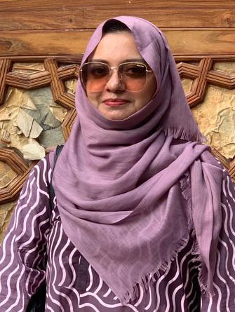 https://oysterartgalleries.com/images/ArtistImages/Syeda Sarah.jpg
